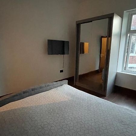 Moon House Central Location Манчестър Екстериор снимка