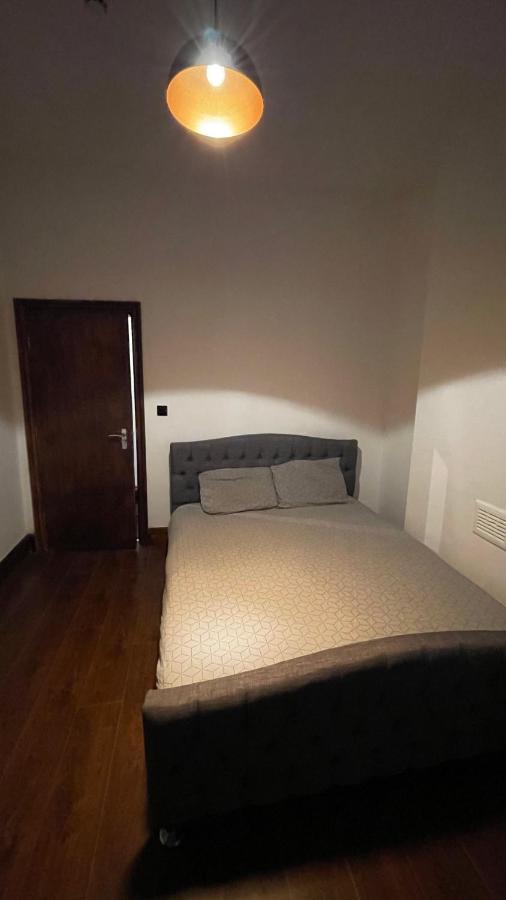 Moon House Central Location Манчестър Екстериор снимка