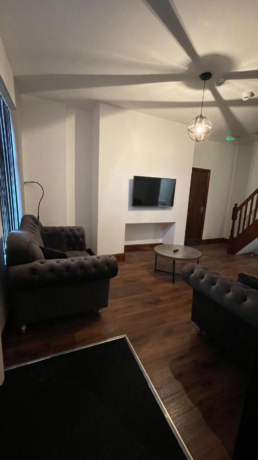 Moon House Central Location Манчестър Екстериор снимка