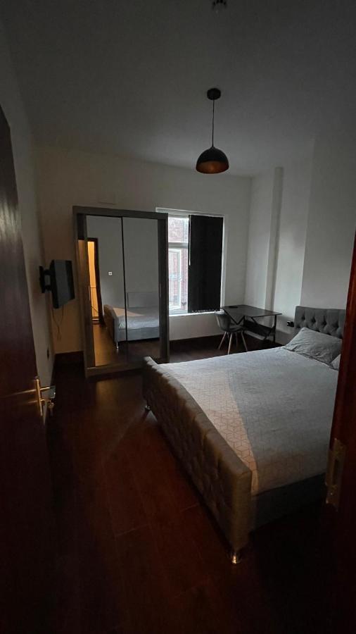 Moon House Central Location Манчестър Екстериор снимка